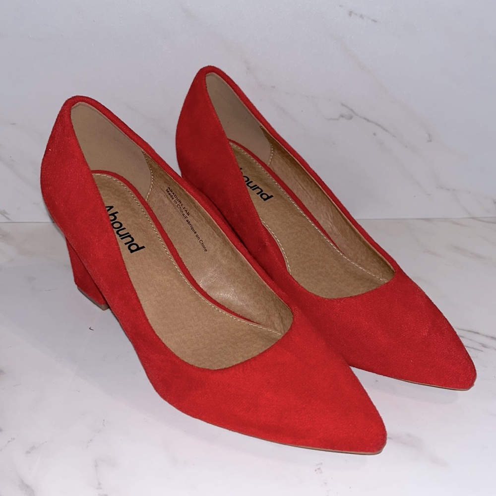 Abound red velvet pointed heels *mismatched sizes*** left 6 & 6.5 right (d12)